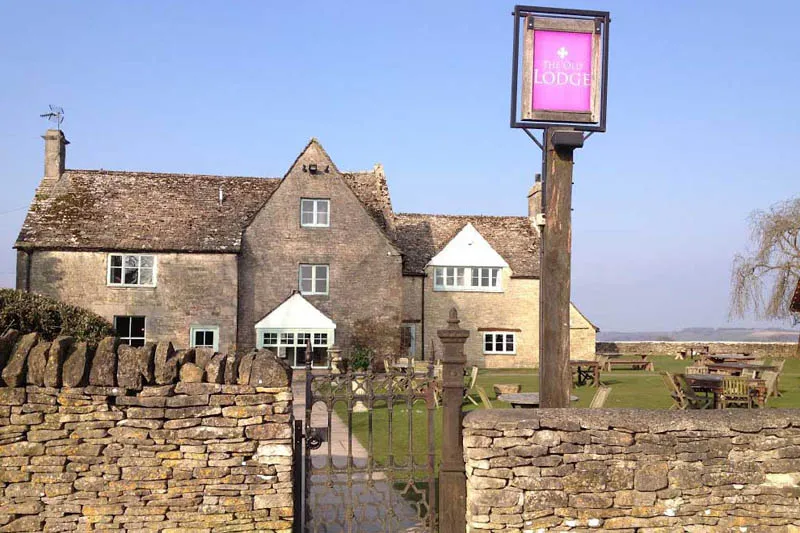 Café & Pub Culture, Local Eats